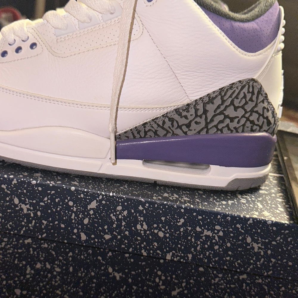 I’m selling Jordan 3 great condition as you can see they have been worn